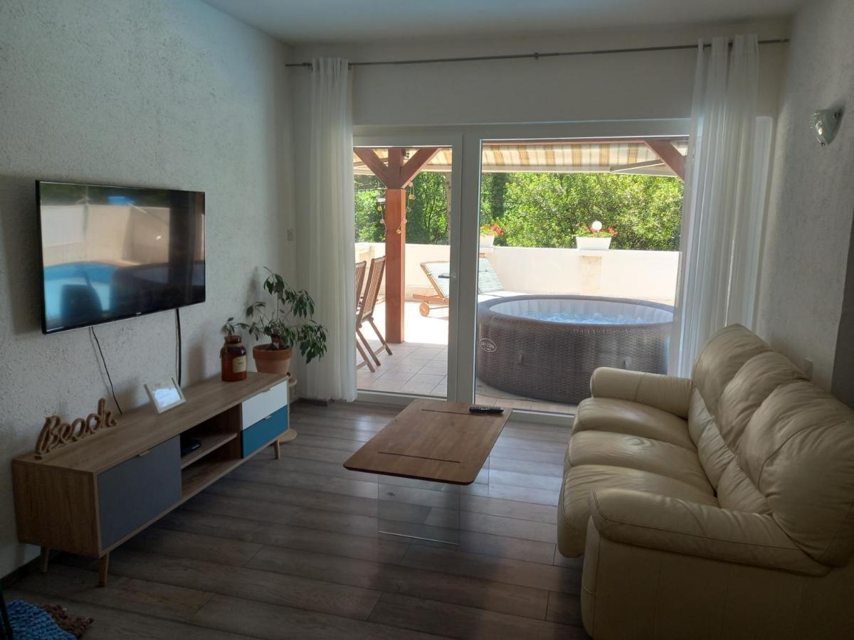 Vila Brig 108 - Private Swimming Pool And Jacuzzi 里耶卡 外观 照片