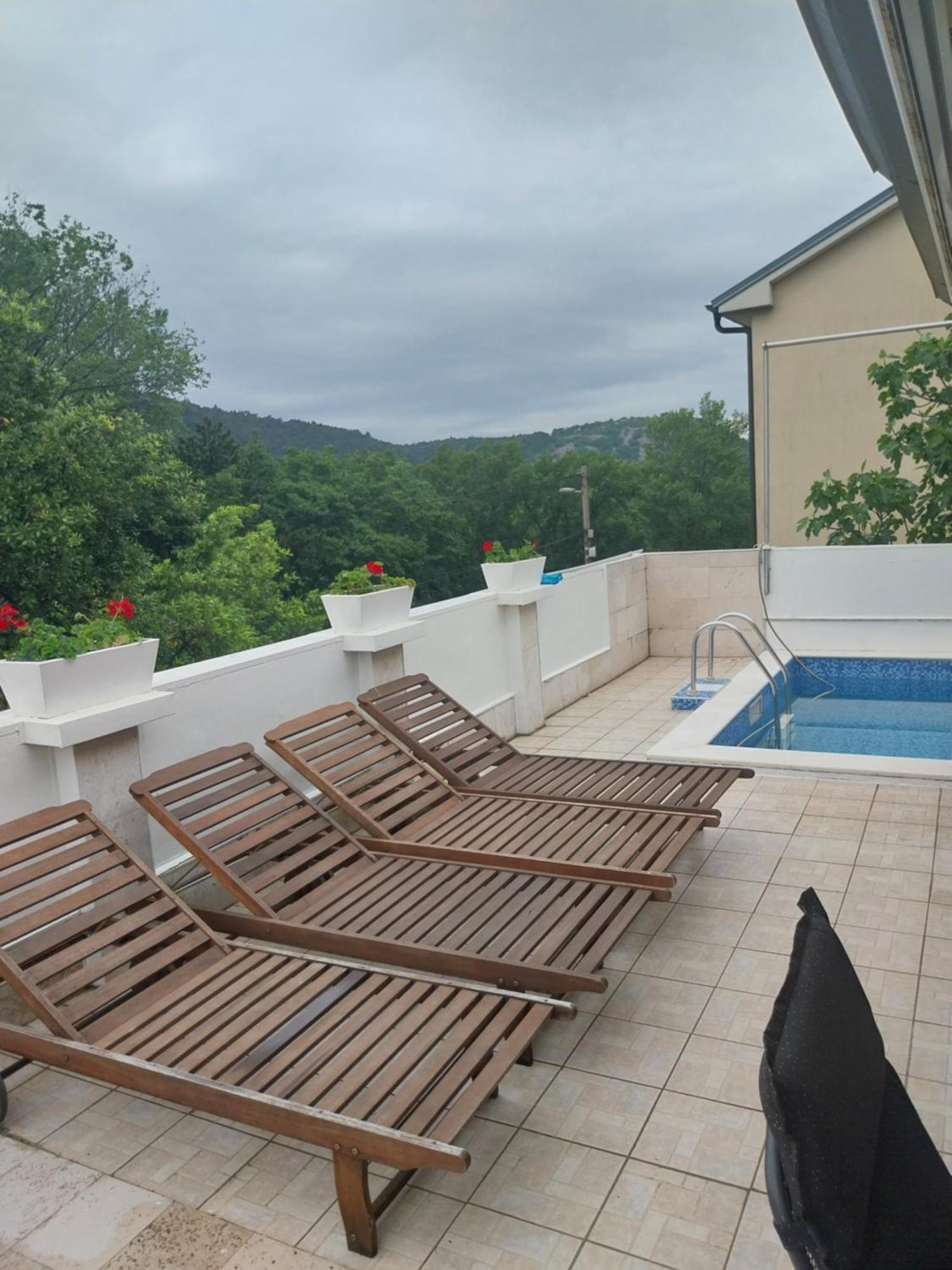Vila Brig 108 - Private Swimming Pool And Jacuzzi 里耶卡 外观 照片