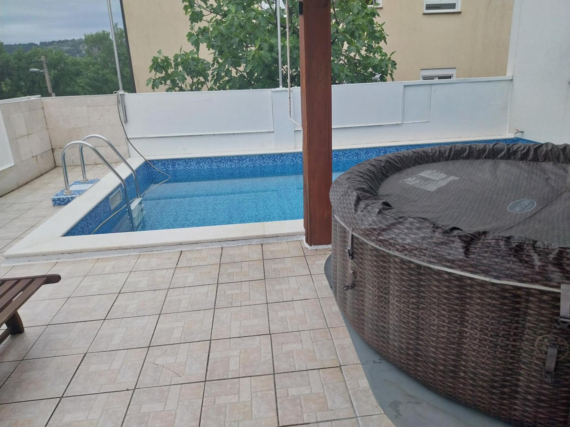Vila Brig 108 - Private Swimming Pool And Jacuzzi 里耶卡 外观 照片