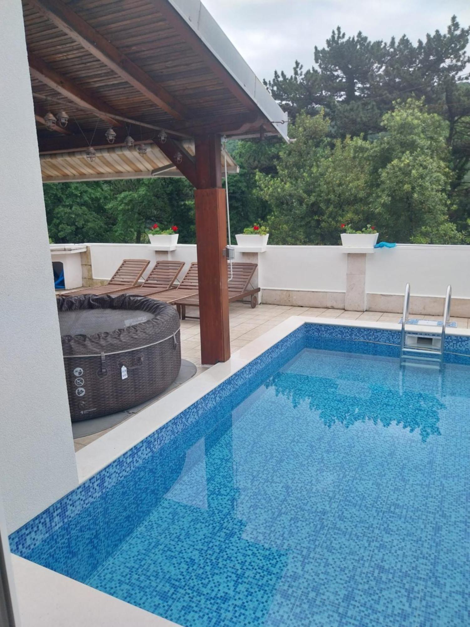 Vila Brig 108 - Private Swimming Pool And Jacuzzi 里耶卡 外观 照片